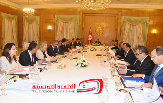    الحبيب الصيد يؤكد في إجتماع مجلس الوزراء مواصلة الحكومة الاضطلاع بمهامها إلى أن يتم إقرار خلاف ذلك